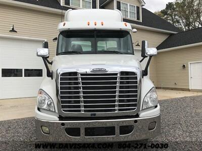 2015 Freightliner Cascadia Cab Tandem Axle Tractor With A DD 15 Diesel Engine   - Photo 21 - North Chesterfield, VA 23237