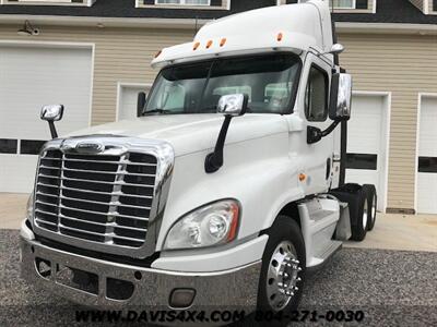 2015 Freightliner Cascadia Cab Tandem Axle Tractor With A DD 15 Diesel Engine   - Photo 22 - North Chesterfield, VA 23237