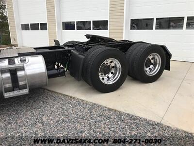 2015 Freightliner Cascadia Cab Tandem Axle Tractor With A DD 15 Diesel Engine   - Photo 3 - North Chesterfield, VA 23237