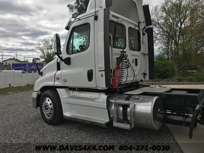 2015 Freightliner Cascadia Cab Tandem Axle Tractor With A DD 15 Diesel Engine   - Photo 4 - North Chesterfield, VA 23237