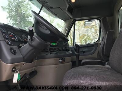 2015 Freightliner Cascadia Cab Tandem Axle Tractor With A DD 15 Diesel Engine   - Photo 32 - North Chesterfield, VA 23237