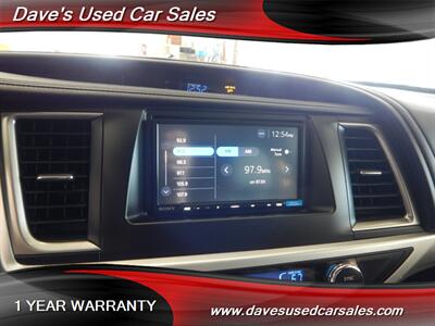 2016 Toyota Highlander XLE   - Photo 12 - Wyoming, PA 18644