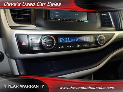 2016 Toyota Highlander XLE   - Photo 13 - Wyoming, PA 18644