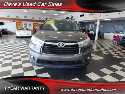 2016 Toyota Highlander XLE   - Photo 2 - Wyoming, PA 18644