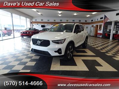 2024 Volvo XC40 B5 Plus Dark Theme SUV