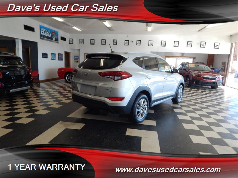 2017 Hyundai Tucson SE photo 2