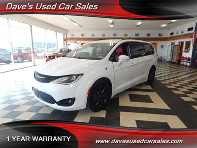 2020 Chrysler Pacifica Limited Red S Minivan