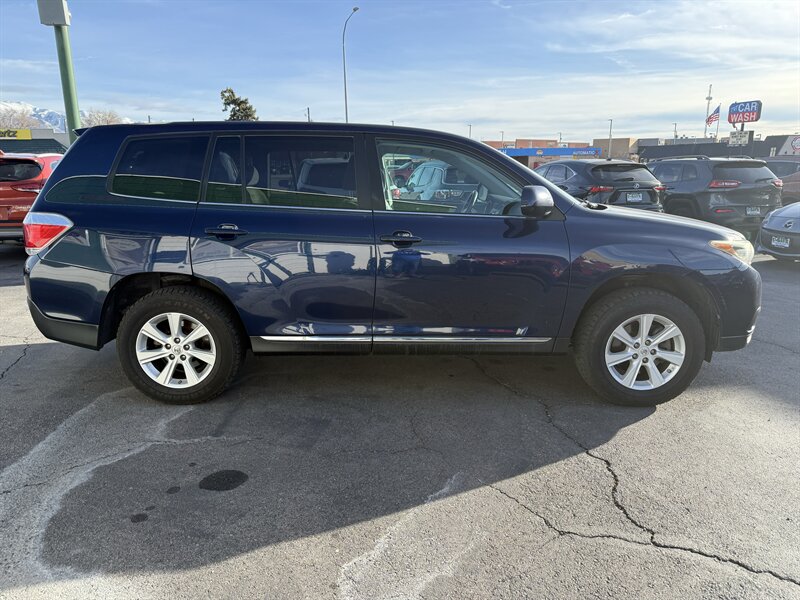 2013 Toyota Highlander 4WD V6 - Photo 8 - Roy, UT 84067