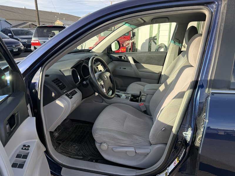 2013 Toyota Highlander 4WD V6 - Photo 13 - Roy, UT 84067