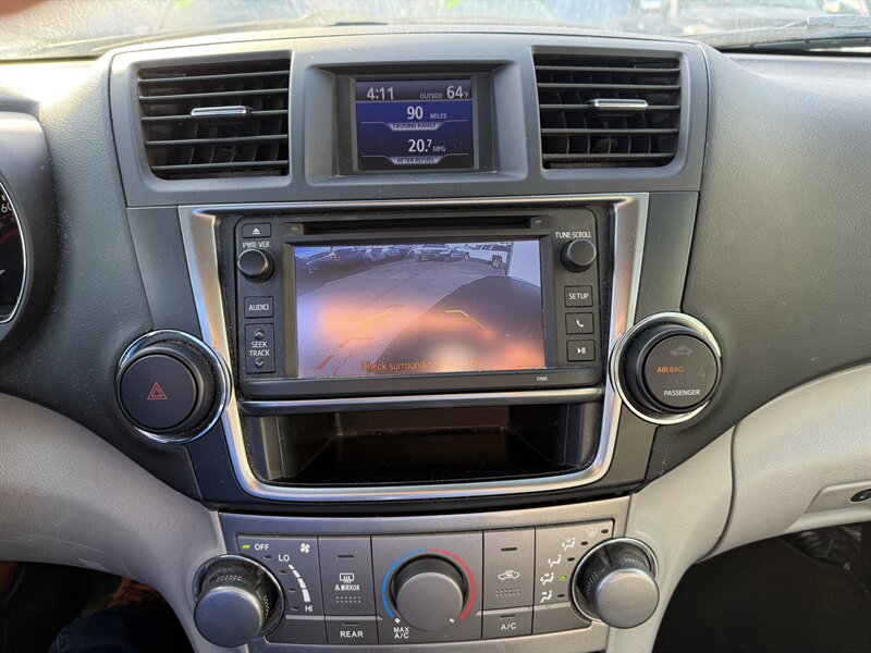 2013 Toyota Highlander 4WD V6 - Photo 15 - Roy, UT 84067