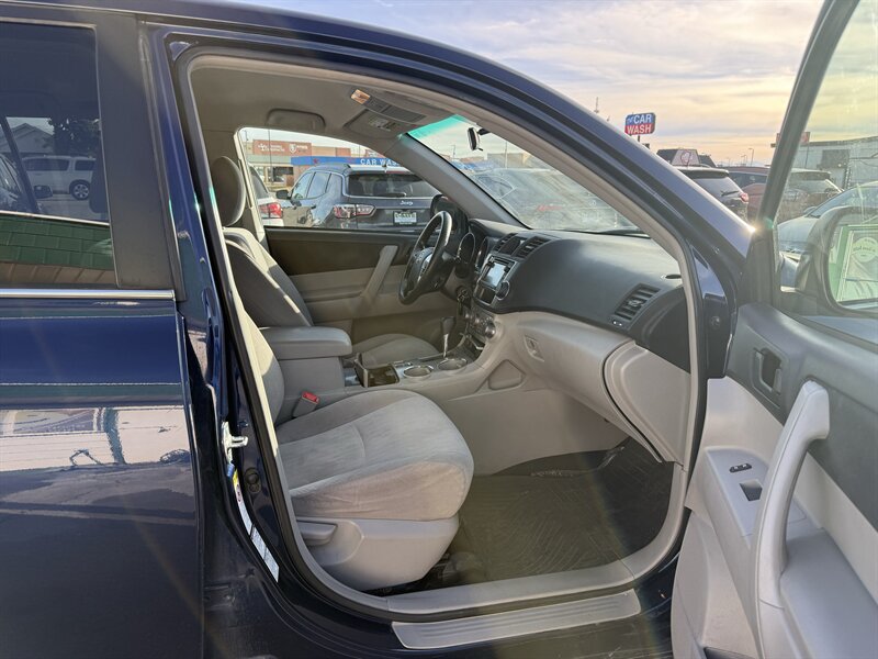 2013 Toyota Highlander 4WD V6 - Photo 9 - Roy, UT 84067