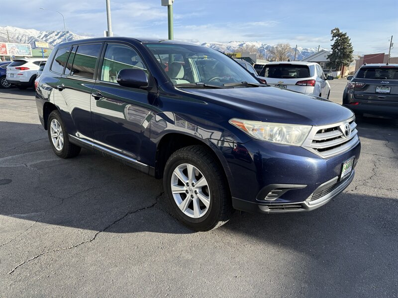 2013 Toyota Highlander 4WD V6 - Photo 2 - Roy, UT 84067