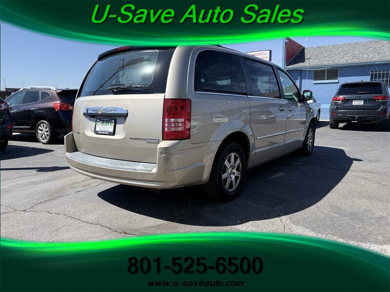 2009 Chrysler Town and Country Touring - Photo 5 - Roy, UT 84067