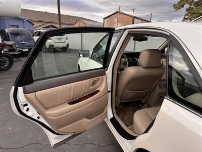 2000 Toyota Avalon XL   - Photo 9 - Roy, UT 84067