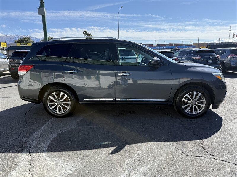 2013 Nissan Pathfinder SL   - Photo 8 - Roy, UT 84067