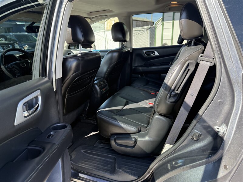 2013 Nissan Pathfinder SL   - Photo 18 - Roy, UT 84067