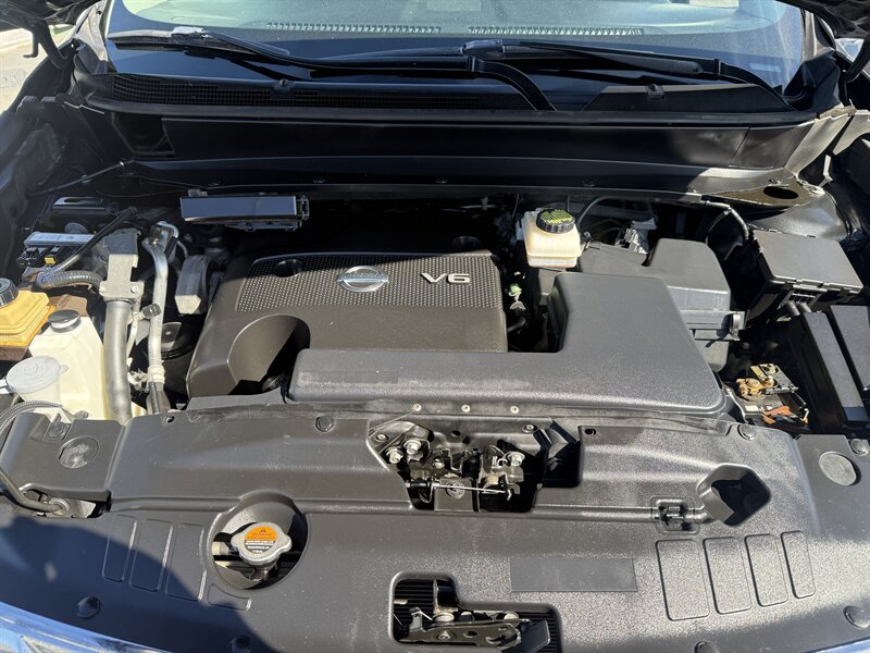 2013 Nissan Pathfinder SL   - Photo 11 - Roy, UT 84067