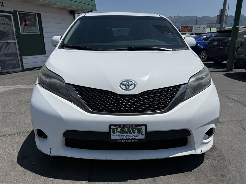 2015 Toyota Sienna SE 8-Passenger  