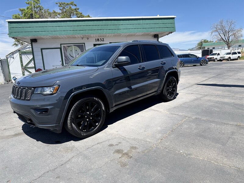 2018 Jeep Grand Cherokee Laredo   - Photo 1 - Roy, UT 84067