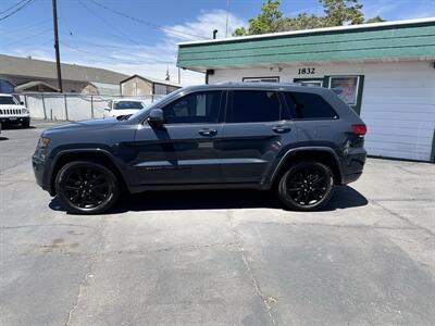 2018 Jeep Grand Cherokee Laredo - Photo 2 - Roy, UT 84067