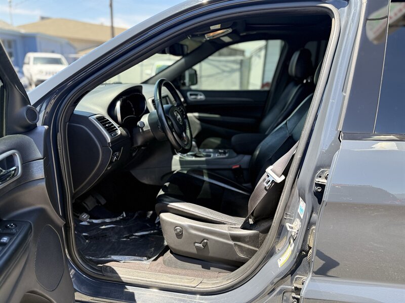2018 Jeep Grand Cherokee Laredo - Photo 9 - Roy, UT 84067