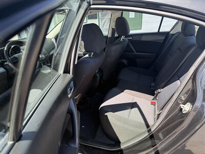 2011 Mazda Mazda3 i Touring   - Photo 10 - Roy, UT 84067
