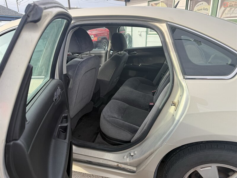 2009 Chevrolet Impala LT - Photo 10 - Roy, UT 84067