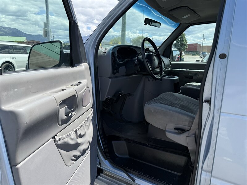 2000 Ford E-350 XLT SD - Photo 9 - Roy, UT 84067