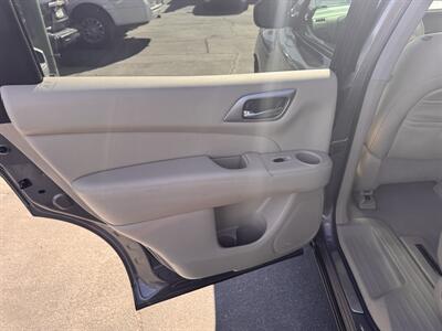 2013 Nissan Pathfinder SL   - Photo 6 - Roy, UT 84067