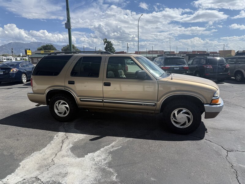2000 Chevrolet Blazer LT - Photo 4 - Roy, UT 84067