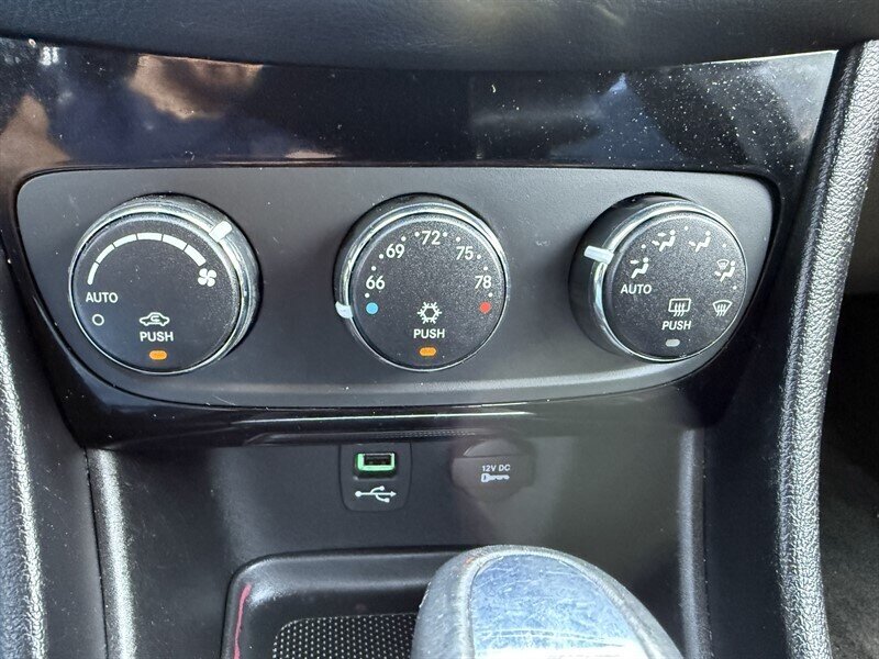 2012 Chrysler 200 Limited - Photo 27 - Roy, UT 84067