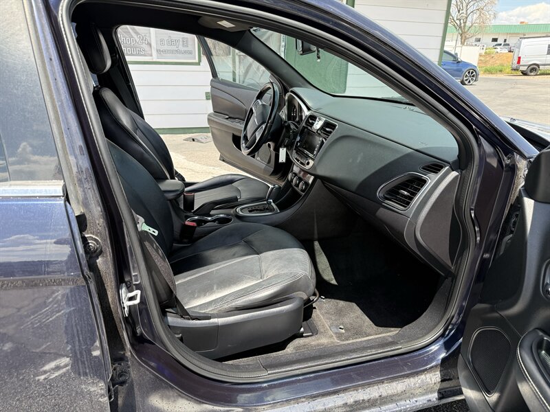 2012 Chrysler 200 Limited - Photo 25 - Roy, UT 84067