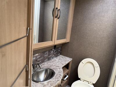2018 THOR MOTOR RV   - Photo 8 - Roy, UT 84067