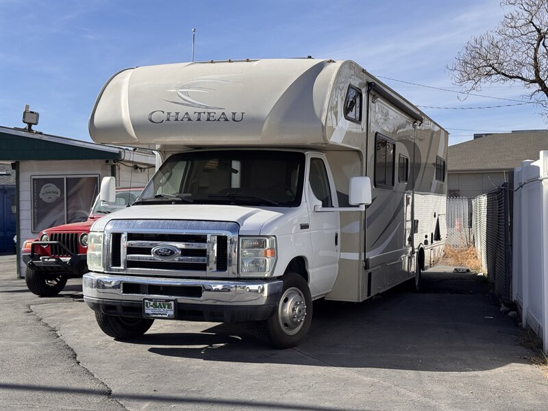 2018 THOR MOTOR COACH CHATEAU RV  