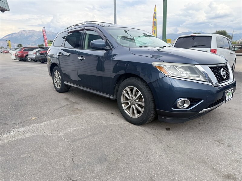 2015 Nissan Pathfinder SV - Photo 2 - Roy, UT 84067