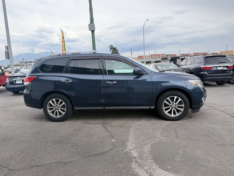 2015 Nissan Pathfinder SV - Photo 4 - Roy, UT 84067