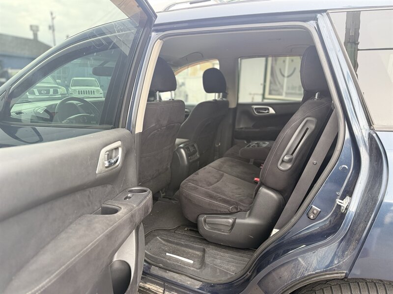 2015 Nissan Pathfinder SV - Photo 11 - Roy, UT 84067