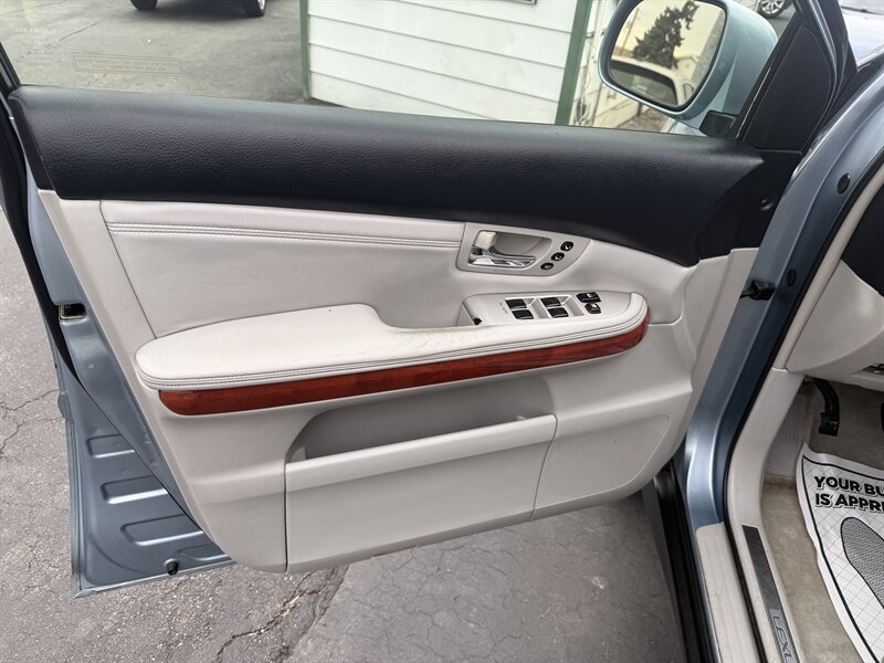 2004 Lexus RX 330   - Photo 9 - Roy, UT 84067