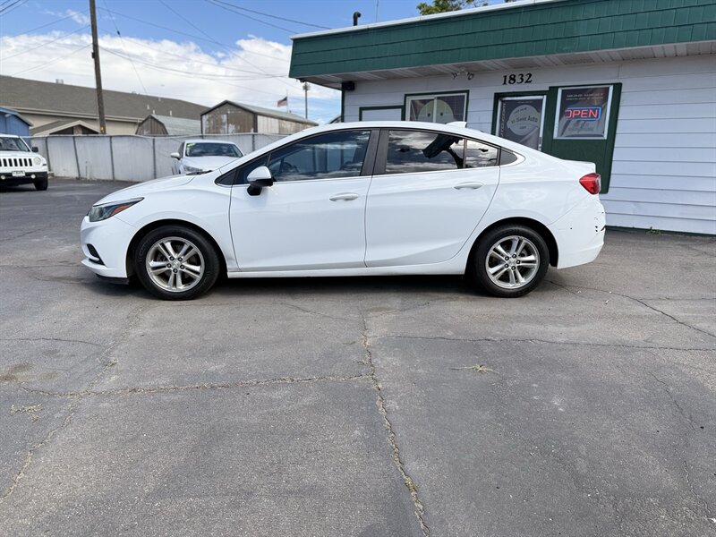 2017 Chevrolet Cruze LT Auto's photo