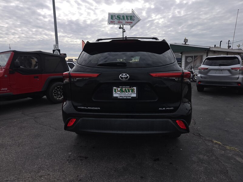 2021 Toyota Highlander XLE - Photo 5 - Roy, UT 84067