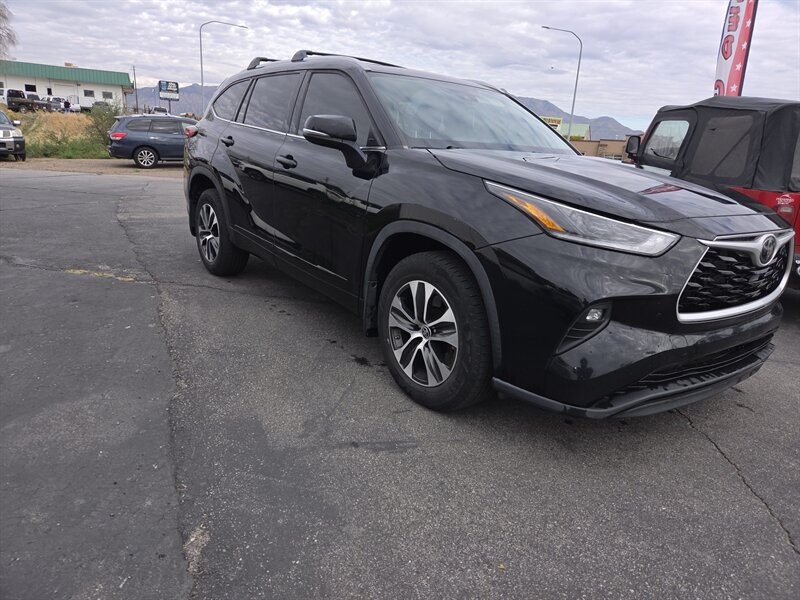 2021 Toyota Highlander XLE - Photo 2 - Roy, UT 84067
