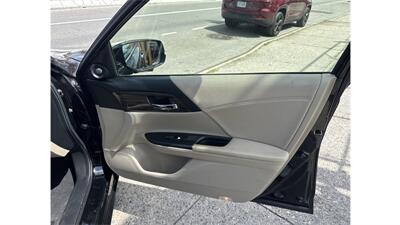 2017 Honda Accord Hybrid EX-L   - Photo 22 - Elmhurst, NY 11373