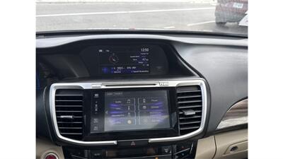 2017 Honda Accord Hybrid EX-L   - Photo 11 - Elmhurst, NY 11373