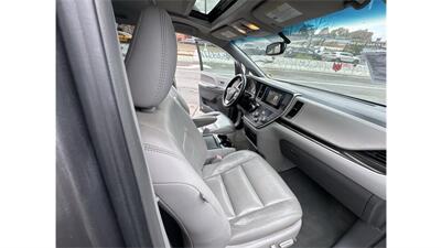 2017 Toyota Sienna XLE 7-Passenger - Photo 30 - Elmhurst, NY 11373
