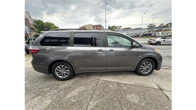 2017 Toyota Sienna XLE 7-Passenger - Photo 8 - Elmhurst, NY 11373