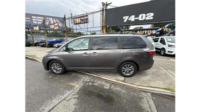 2017 Toyota Sienna XLE 7-Passenger - Photo 4 - Elmhurst, NY 11373