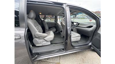 2017 Toyota Sienna XLE 7-Passenger - Photo 23 - Elmhurst, NY 11373