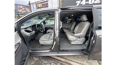 2017 Toyota Sienna XLE 7-Passenger - Photo 18 - Elmhurst, NY 11373