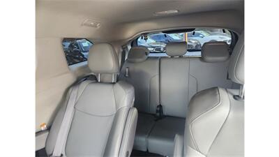 2022 Toyota Sienna XLE 7-Passenger AWD   - Photo 16 - Elmhurst, NY 11373