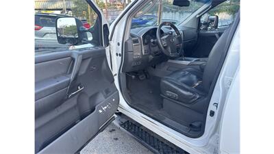 2006 Nissan Titan XE 4dr Crew Cab - Photo 8 - Elmhurst, NY 11373